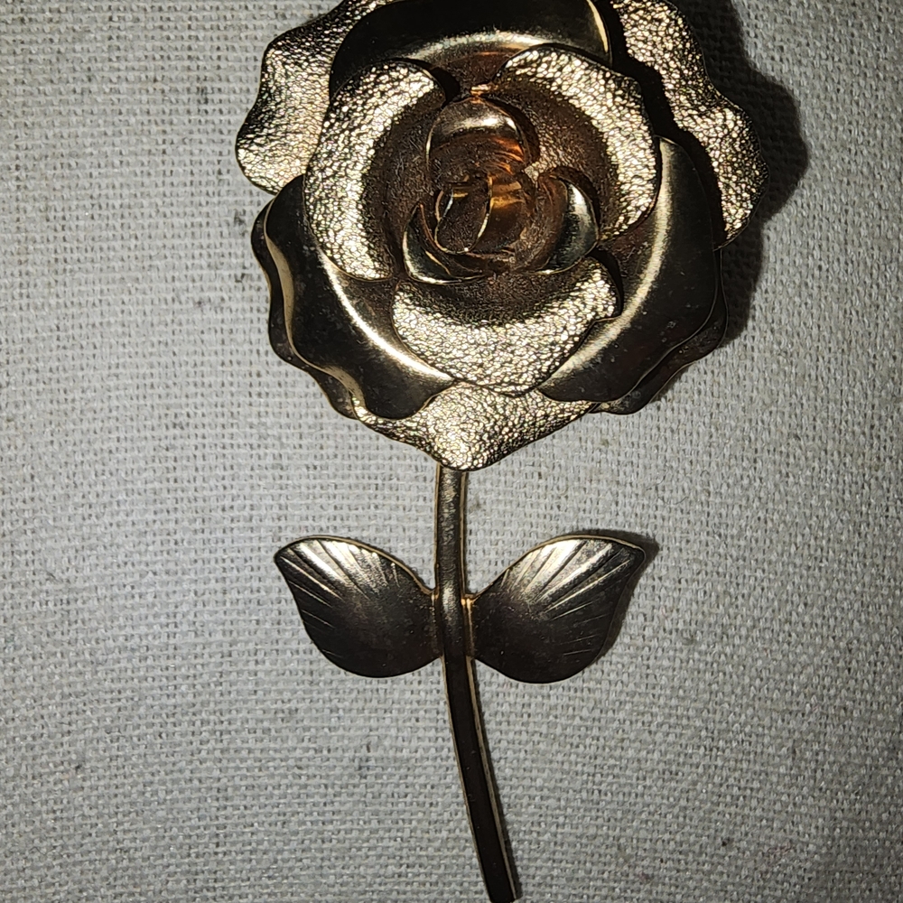 Vintage Ornate Gold Tiered Single Rose Brooch - Picture 5 of 7